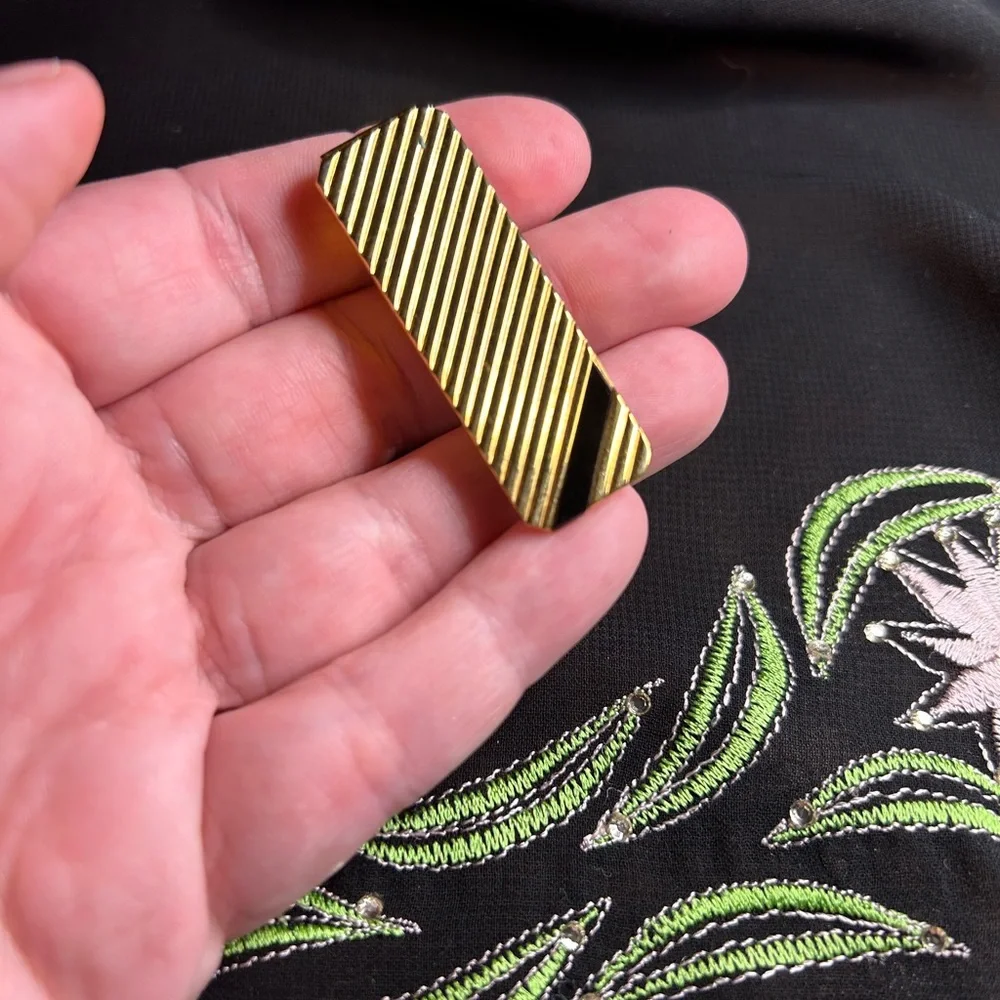 VTG Gold Tone Metal Money Clip, classic style. Unbranded